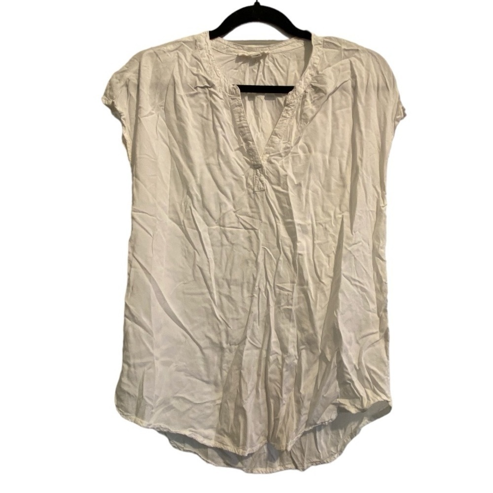 BeachLunchLounge White Top